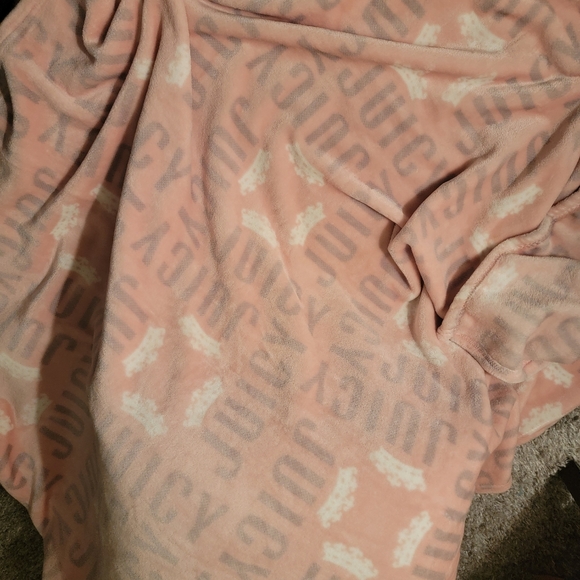 Throw blanket - Picture 2 of 2